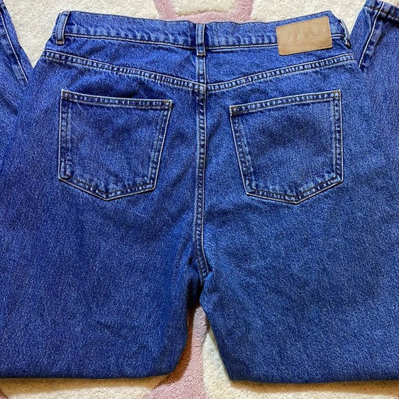 Mom Jeans - Picture 5 of 8